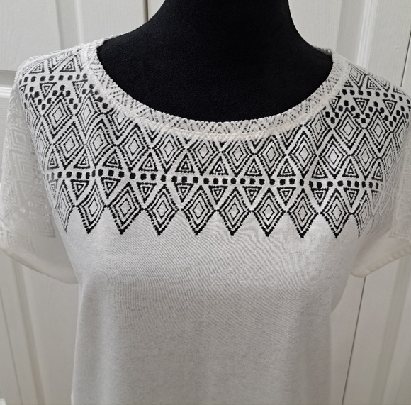 Ruby Road White Top With Laser Cutouts    Size M - Picture 2 of 12